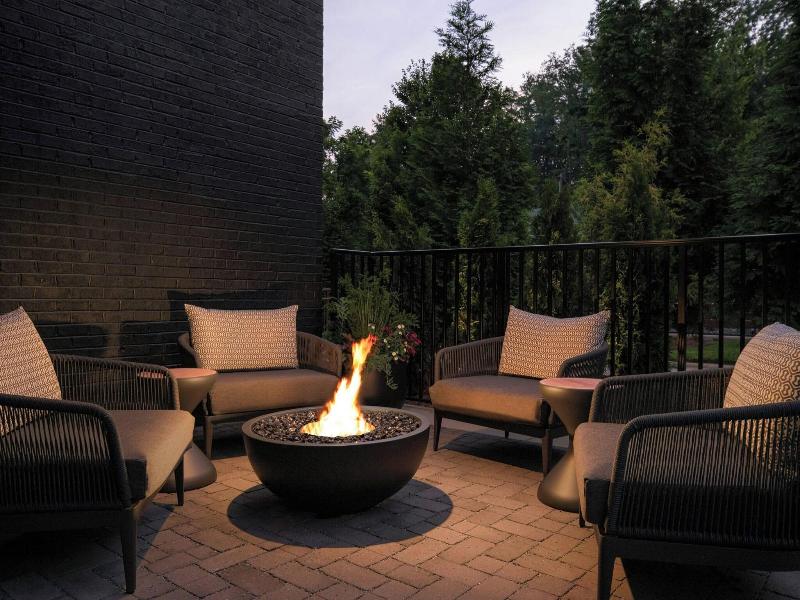 Holiday Inn & Suites-Asheville-Biltmore Vlg Area image