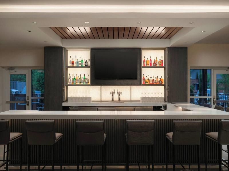 Holiday Inn & Suites-Asheville-Biltmore Vlg Area image