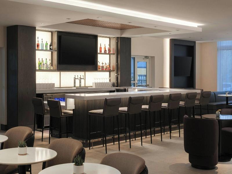 Holiday Inn & Suites-Asheville-Biltmore Vlg Area image