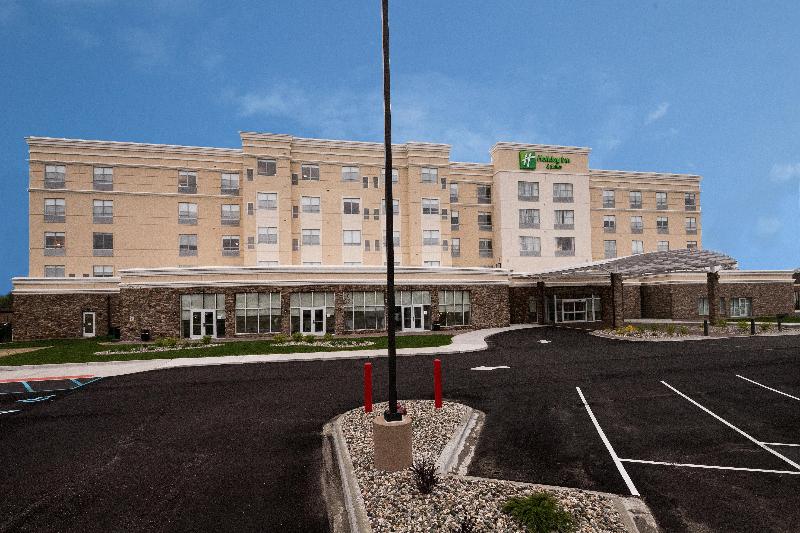 Holiday Inn & Suites Mount Pleasant By IHG image