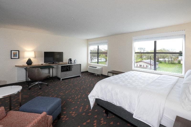 Holiday Inn & Suites Mount Pleasant By IHG image