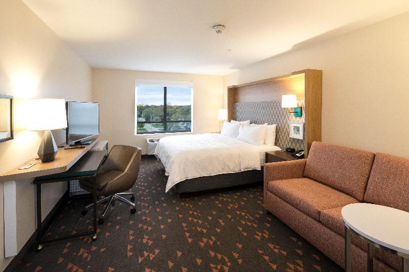 Holiday Inn & Suites Mount Pleasant By IHG image