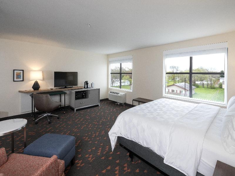 Holiday Inn & Suites Mount Pleasant By IHG image