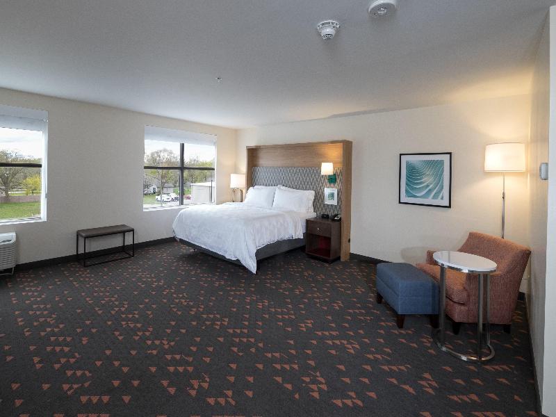Holiday Inn & Suites Mount Pleasant By IHG image