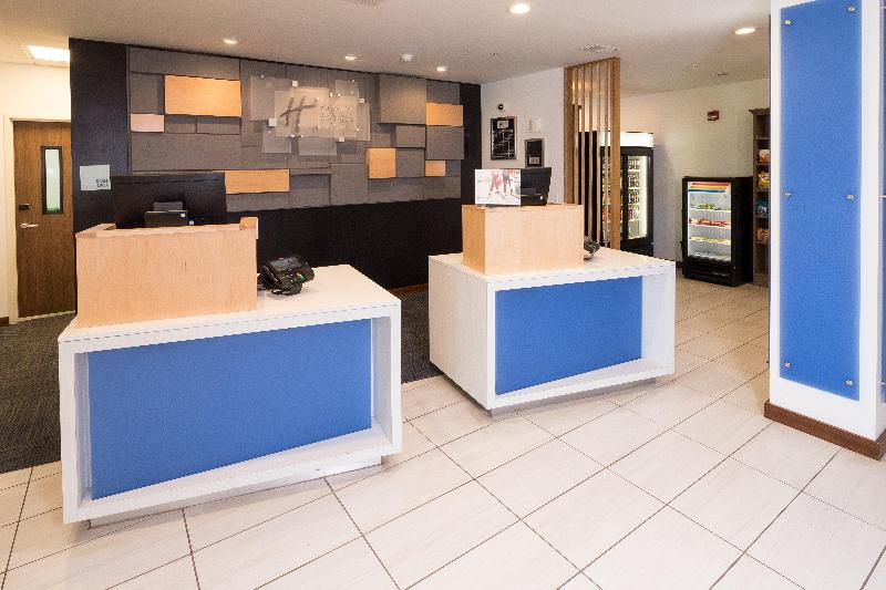 Holiday Inn Express & Suites Portage image