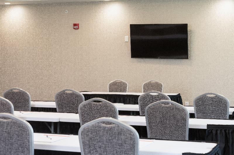 Holiday Inn Express & Suites Portage image