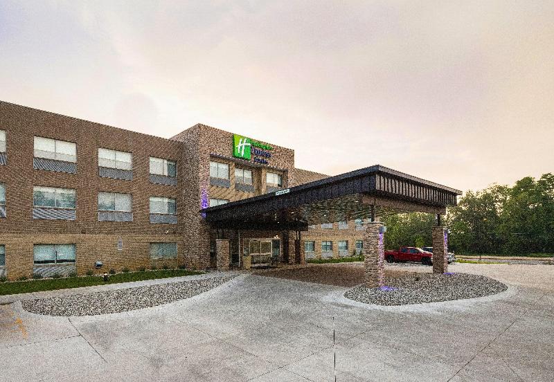 Holiday Inn Express & Suites Portage image