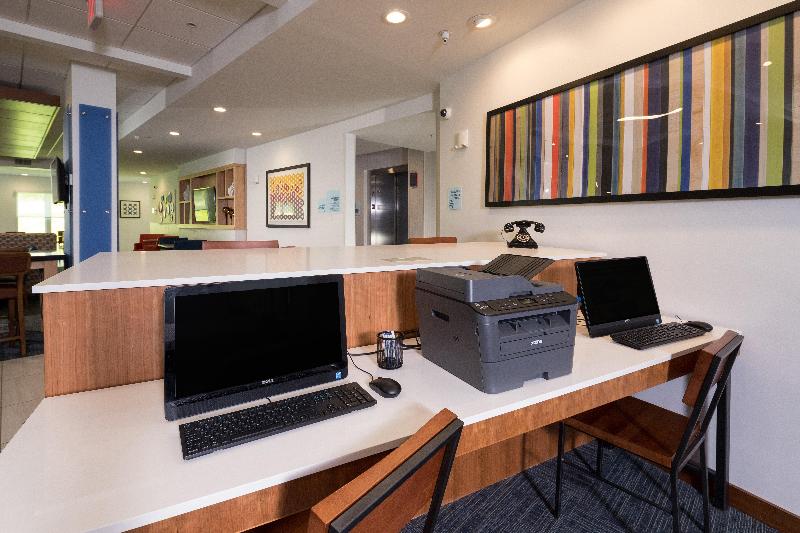 Holiday Inn Express & Suites Portage image