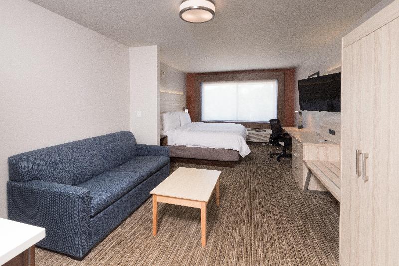Holiday Inn Express & Suites Portage image
