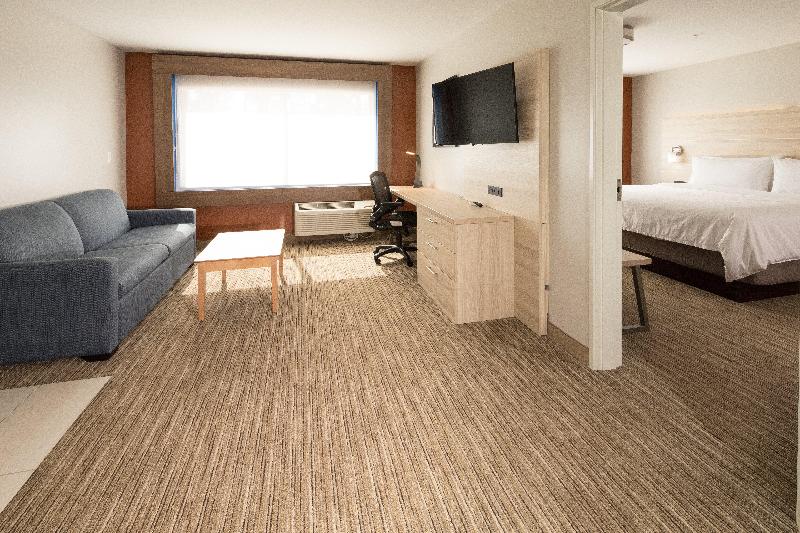 Holiday Inn Express & Suites Portage image