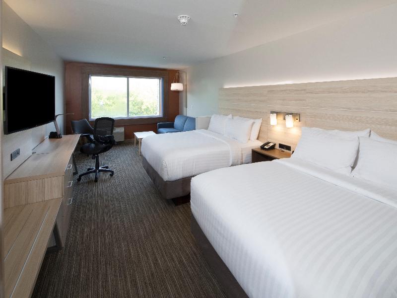Holiday Inn Express & Suites Portage image