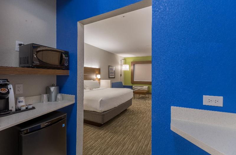 Holiday Inn Express and Suites San Marcos South image