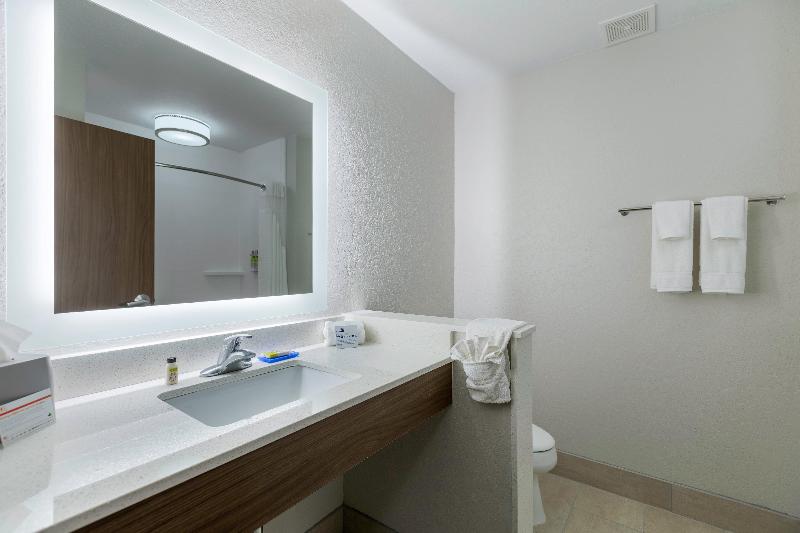 Holiday Inn Express and Suites San Marcos South image