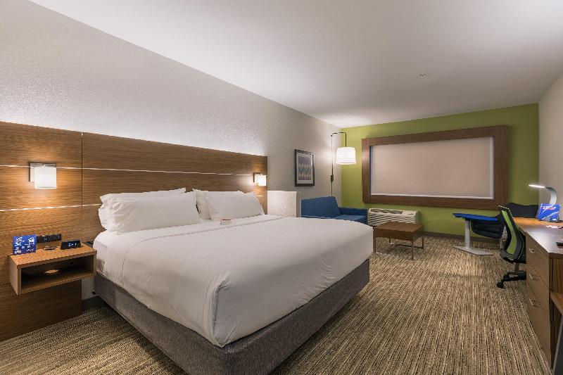 Holiday Inn Express and Suites San Marcos South image