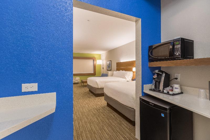 Holiday Inn Express and Suites San Marcos South image