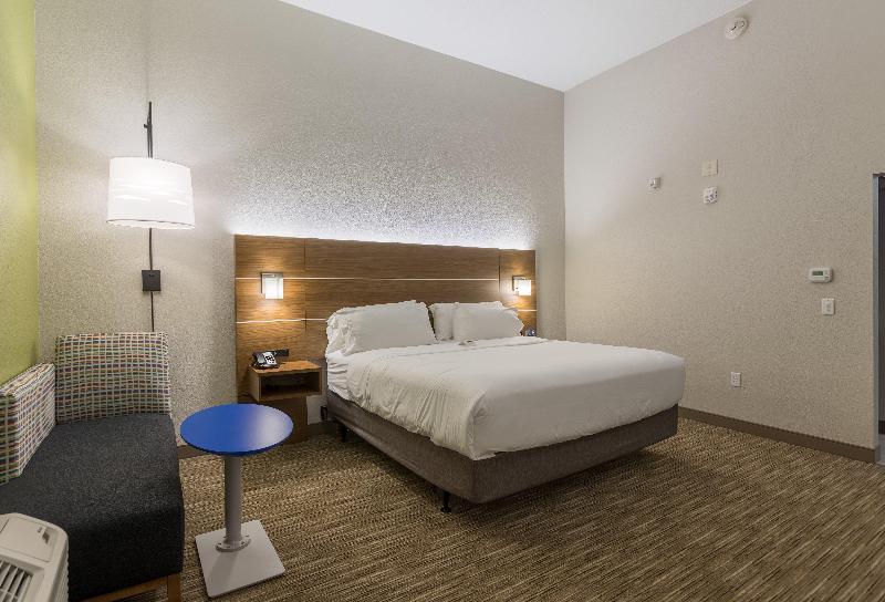 Holiday Inn Express and Suites San Marcos South image