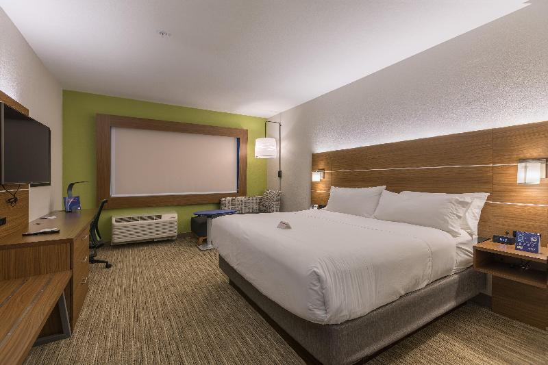 Holiday Inn Express and Suites San Marcos South image