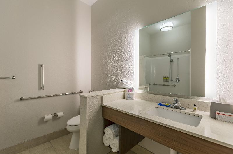 Holiday Inn Express and Suites San Marcos South image