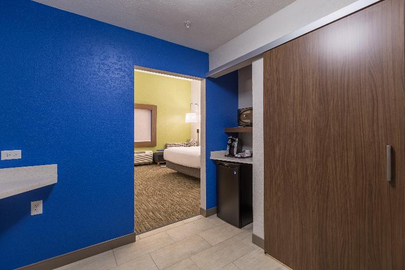 Holiday Inn Express and Suites San Marcos South image