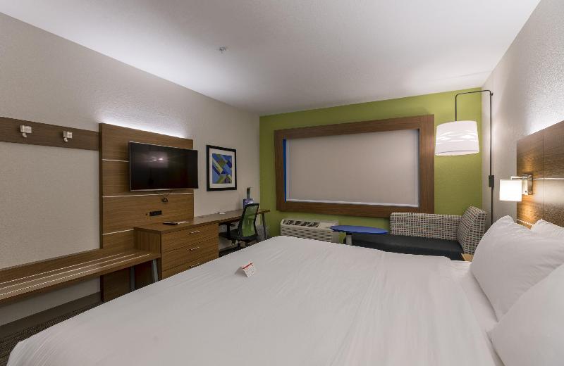 Holiday Inn Express and Suites San Marcos South image