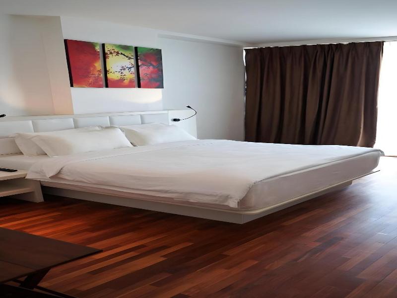 Pine Garden Hotel image