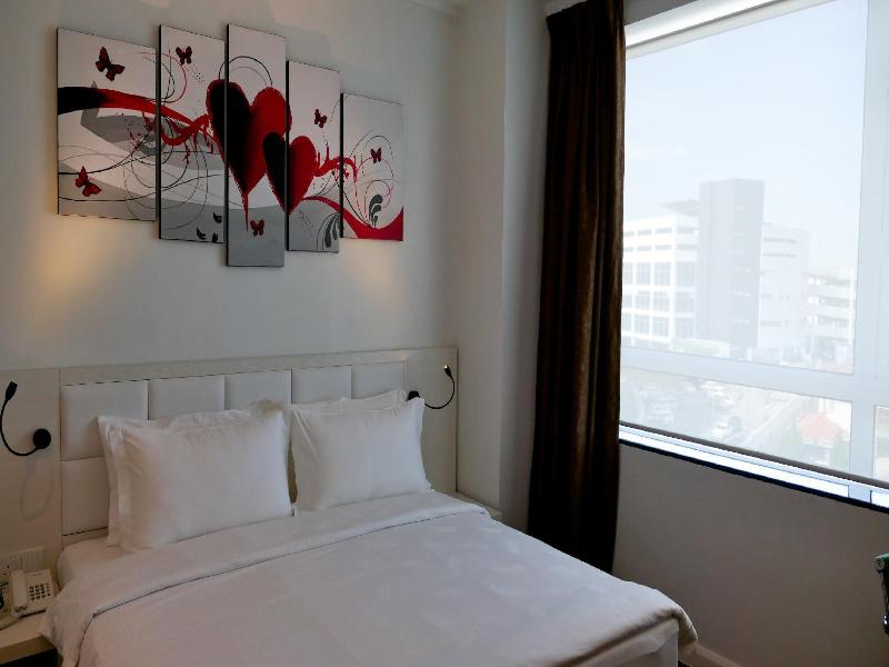 Pine Garden Hotel image