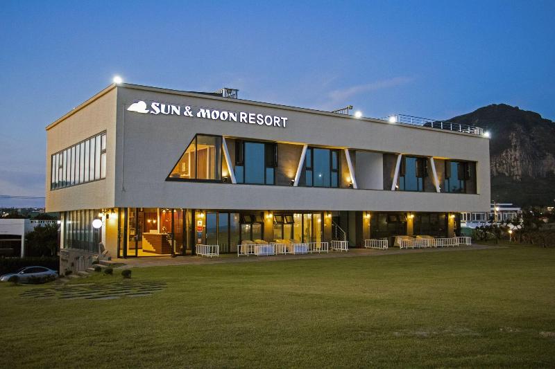 Sun & Moon Resort image