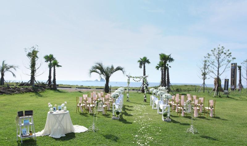 Sun & Moon Resort image