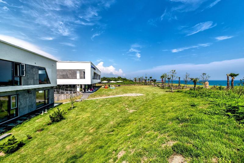 Sun & Moon Resort image