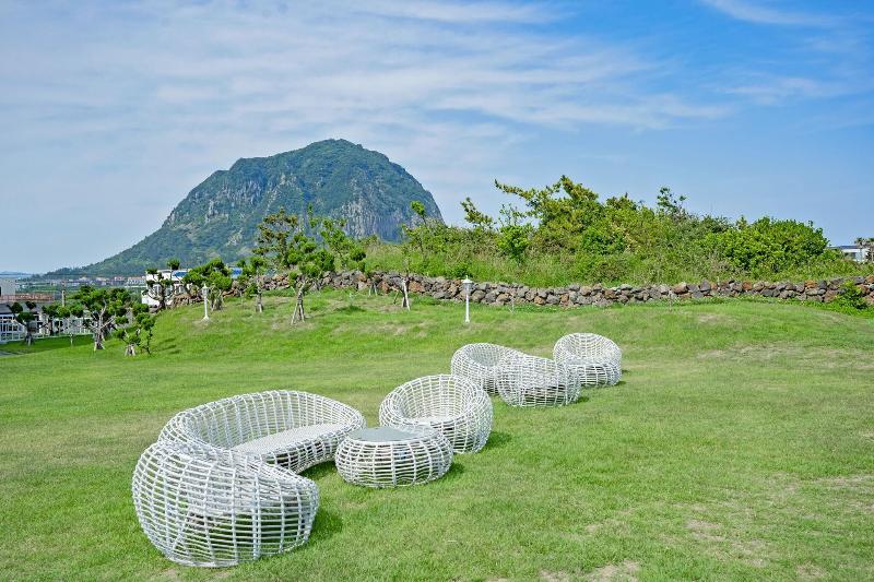 Sun & Moon Resort image