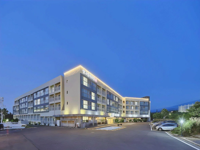 SHINSHIN HOTEL JEJU CITY image