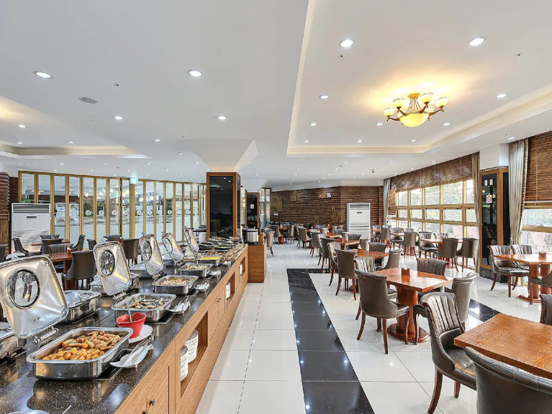 SHINSHIN HOTEL JEJU CITY image