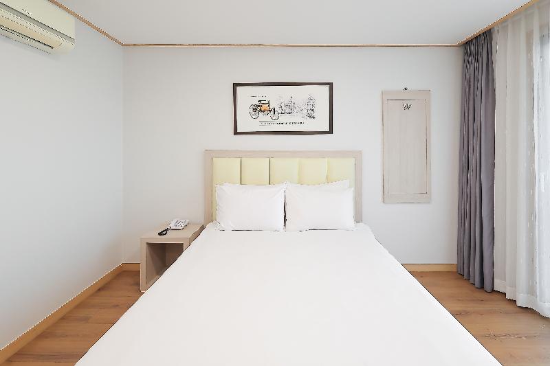 SHINSHIN HOTEL JEJU CITY image