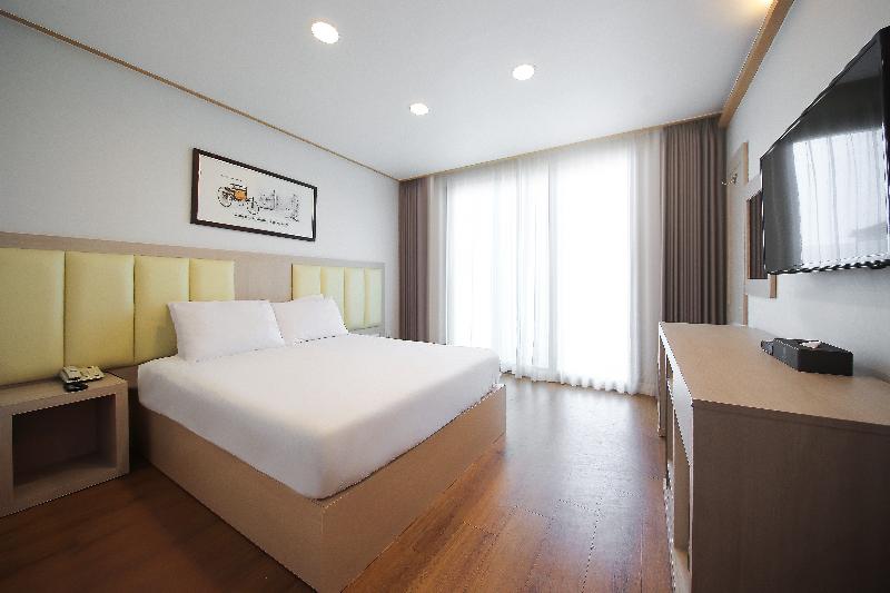 SHINSHIN HOTEL JEJU CITY image