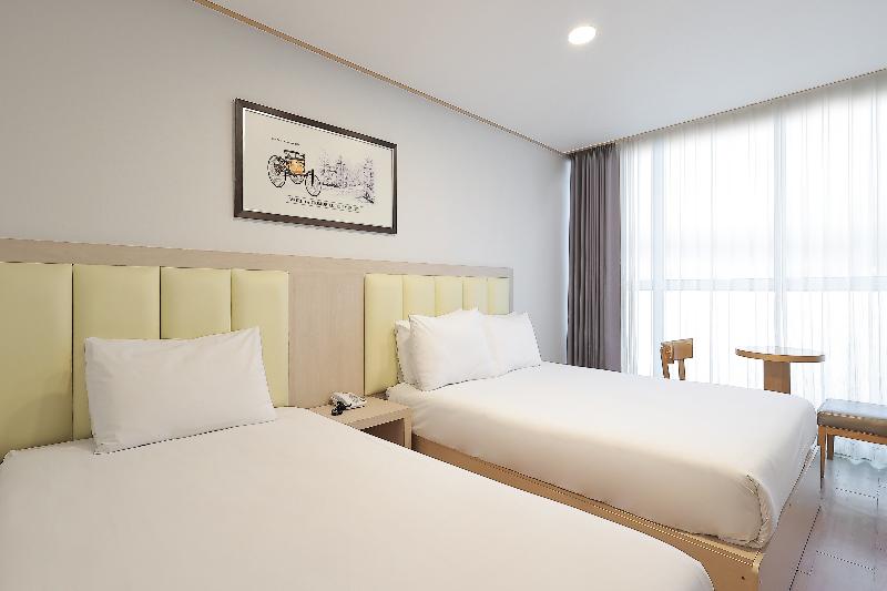 SHINSHIN HOTEL JEJU CITY image