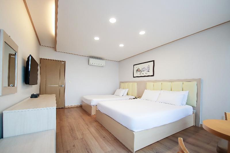 SHINSHIN HOTEL JEJU CITY image