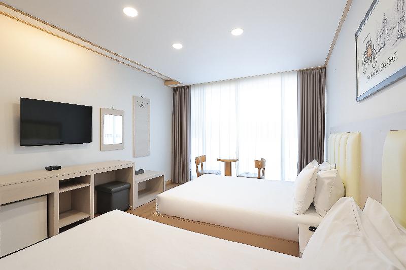 SHINSHIN HOTEL JEJU CITY image
