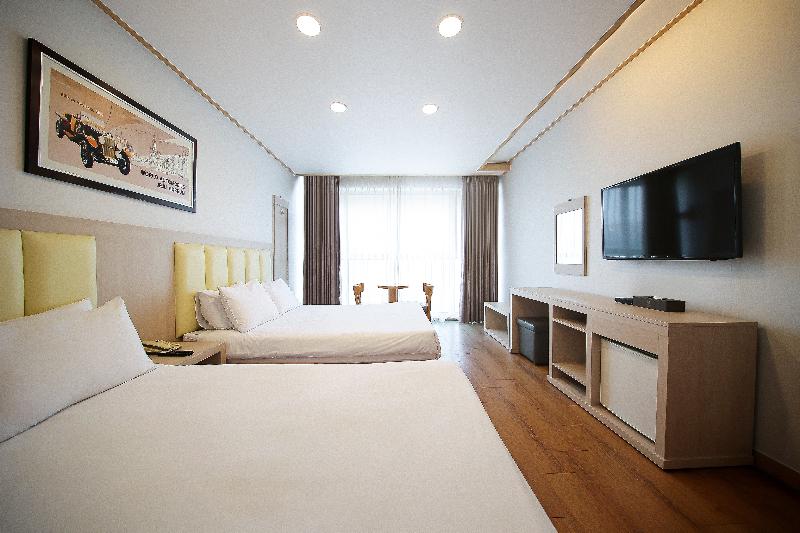SHINSHIN HOTEL JEJU CITY image