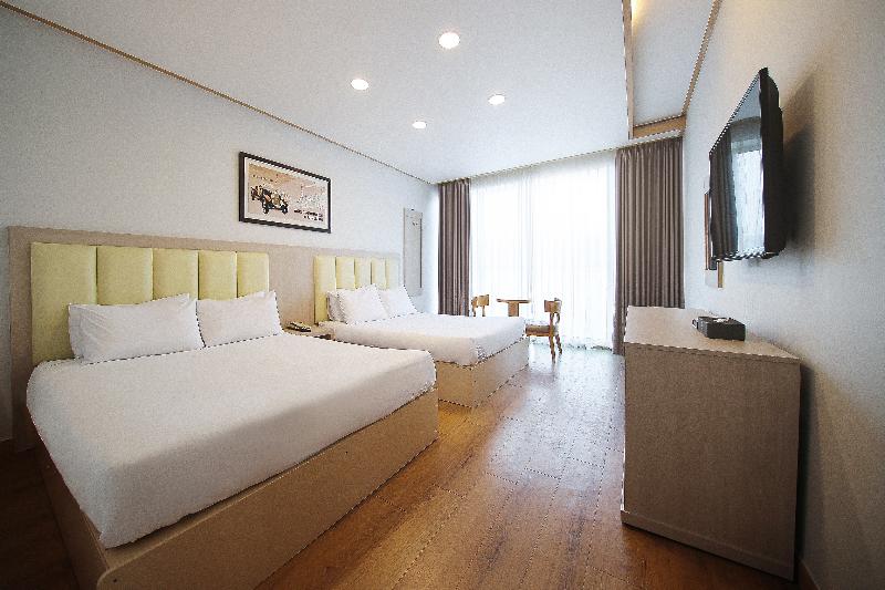 SHINSHIN HOTEL JEJU CITY image