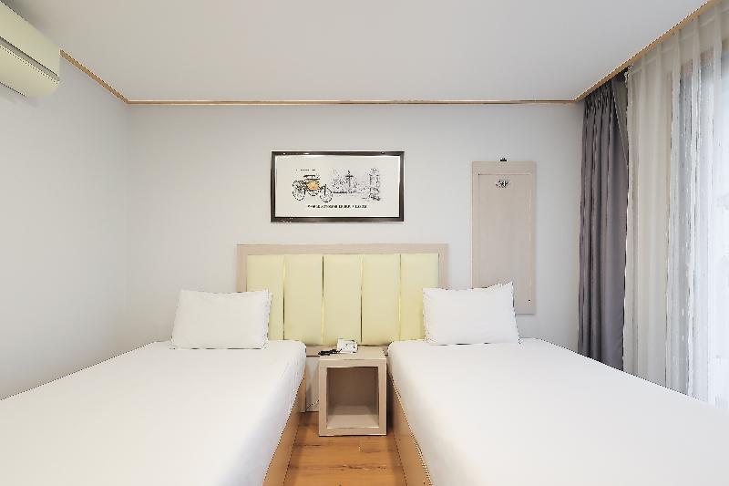 SHINSHIN HOTEL JEJU CITY image