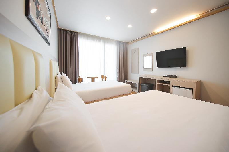 SHINSHIN HOTEL JEJU CITY image