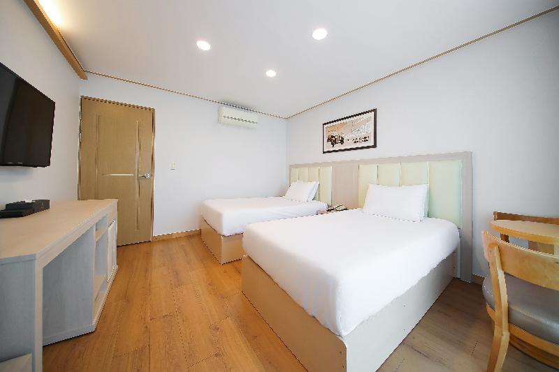 SHINSHIN HOTEL JEJU CITY image
