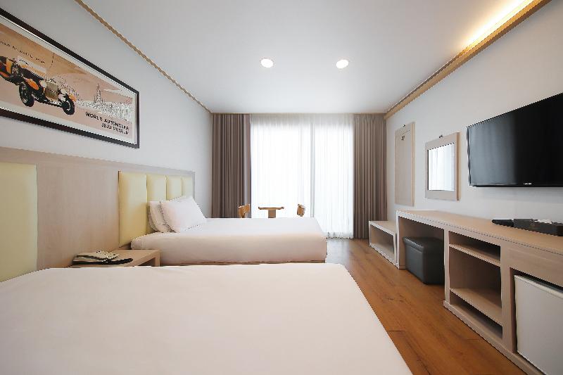 SHINSHIN HOTEL JEJU CITY image