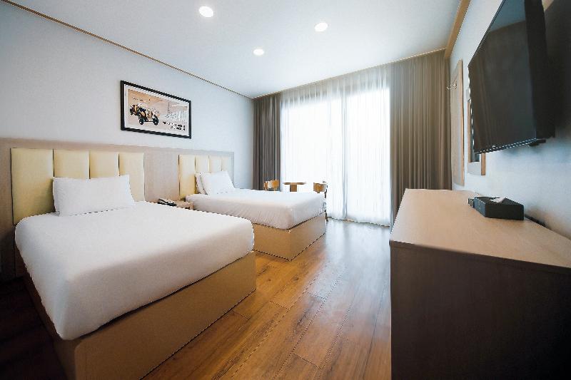 SHINSHIN HOTEL JEJU CITY image