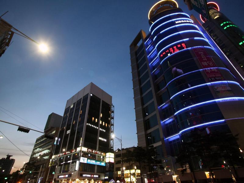 Kstar Metro Hotel image