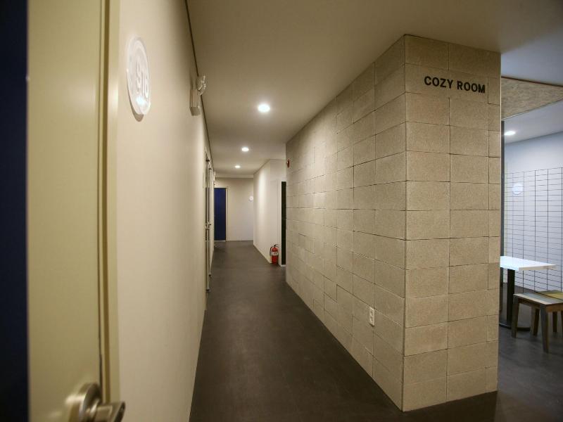 Kstar Metro Hotel image