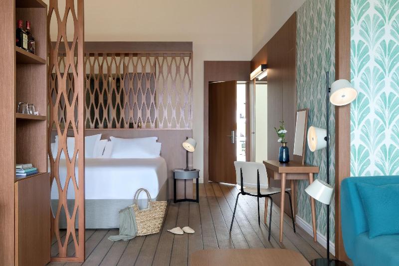 Excellence Oyster Bay image