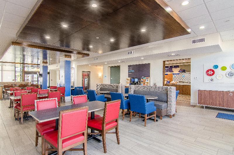Holiday Inn Express & Suites Atchison By IHG image