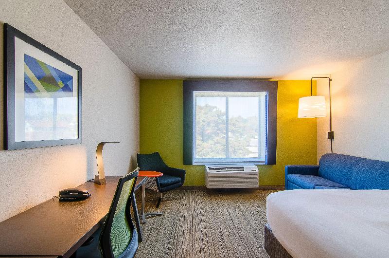 Holiday Inn Express & Suites Atchison By IHG image