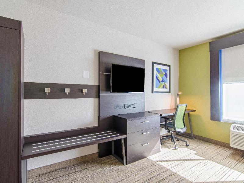 Holiday Inn Express & Suites Atchison By IHG image